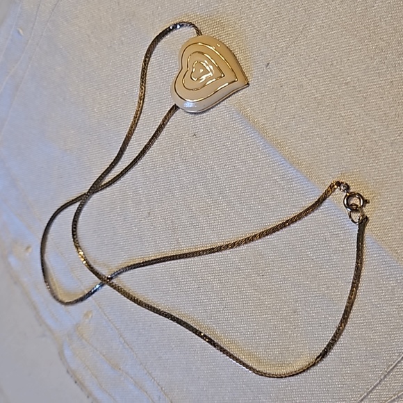 Monet Goldtone Snake Chain Creamy Yellow Enameled Heart Pendant Gold Accent - Picture 1 of 4